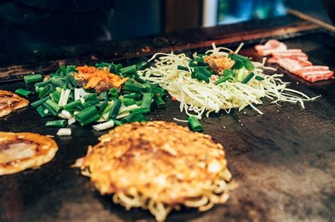 お好み焼き 天王寺 ～ 鉄板の上の芸術と文化の交差点